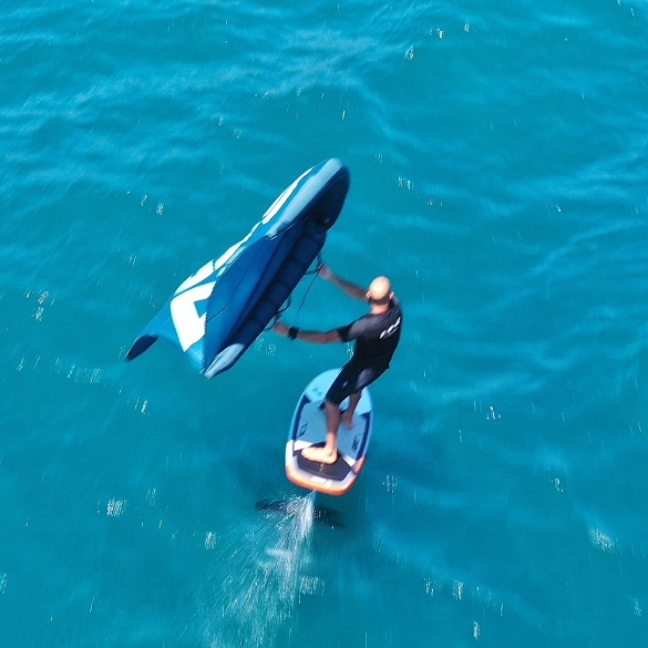 Wingfoil with one foot strap