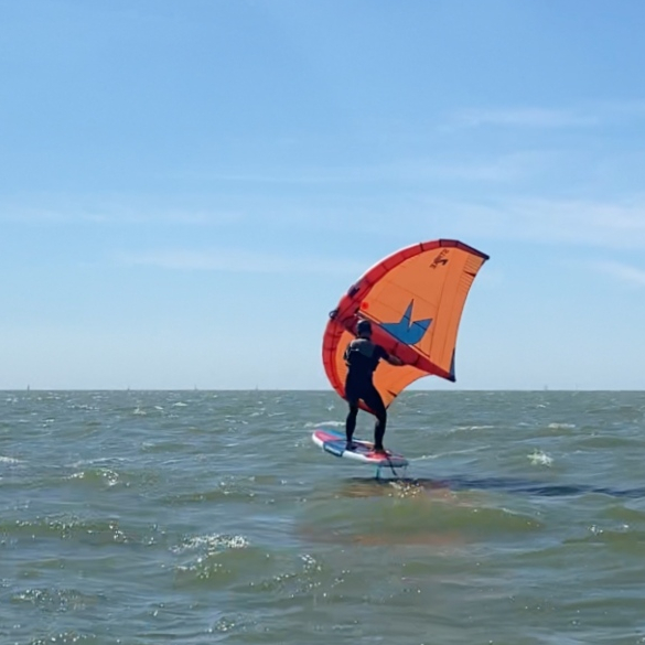 Wingfoil without foot straps